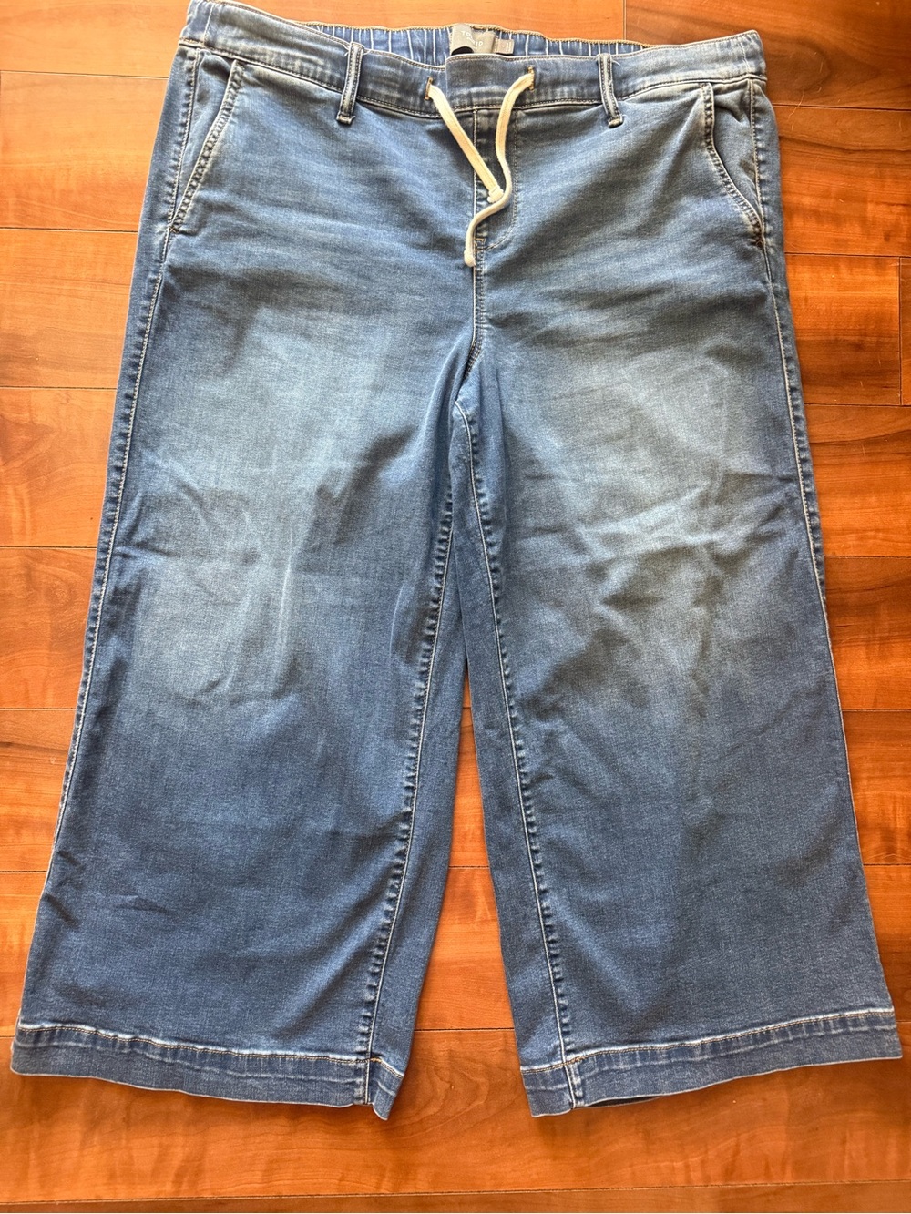 Torrid Wekeend Wide Leg Super Soft Ankle Crop Jeans SIZE 2X 18/20 EUC - Picture 3 of 9